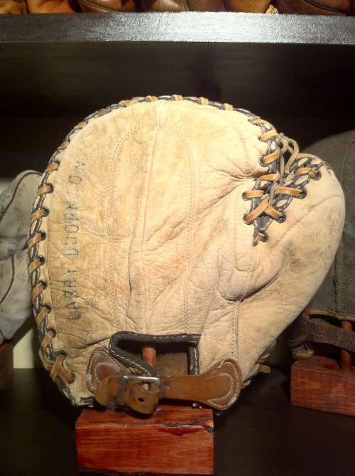 Spalding White Basemitt Back