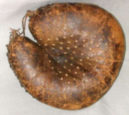 Spalding Perforated Palm Catchers Mitt Front