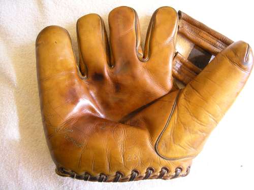 frankie-frisch-spalding-128-lefty-front-doug