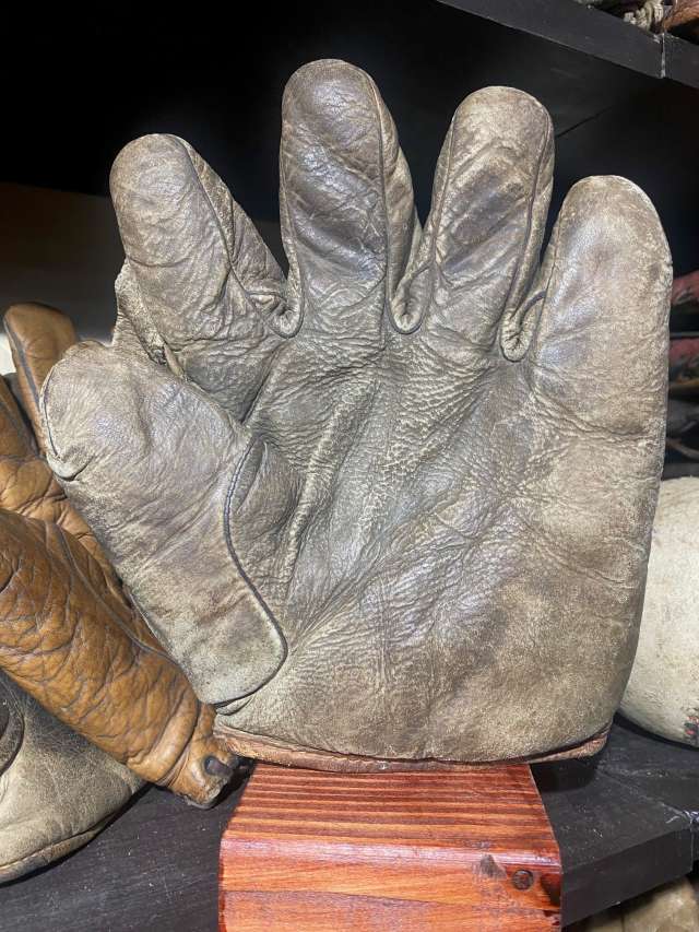 Spalding 1 Inch Web Gray Front