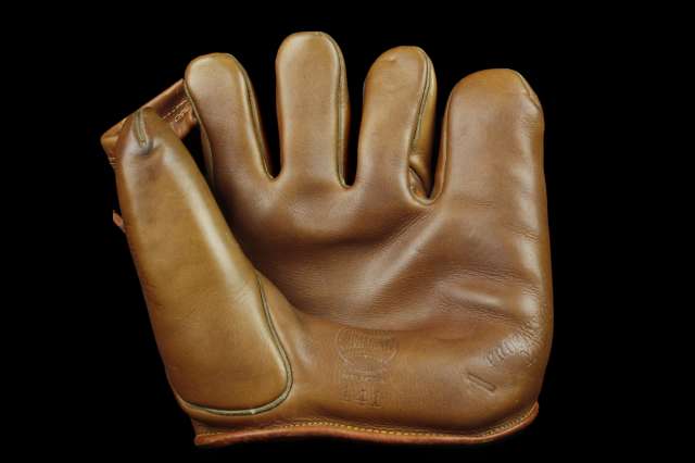 Spalding 141 Front