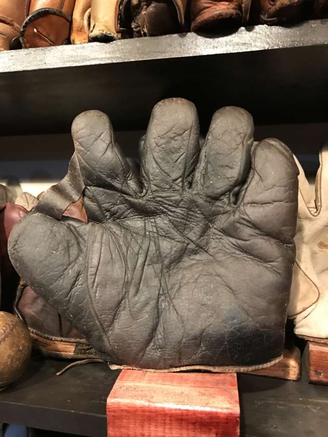 Spalding Inner City 1 Inch Web Front