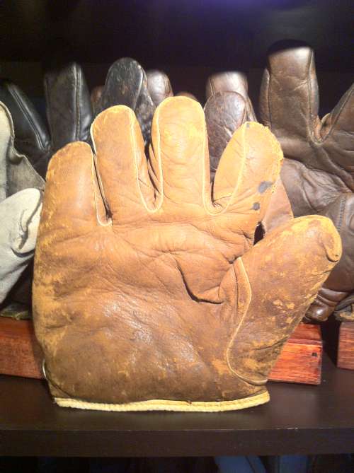 Spalding Regulation 1 Inch Web Lefty Front