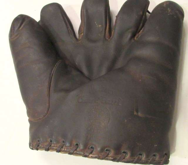 Spalding The Giant Front