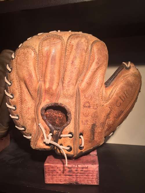 Al Lopez Stall & Dean Catchers Mitt Back