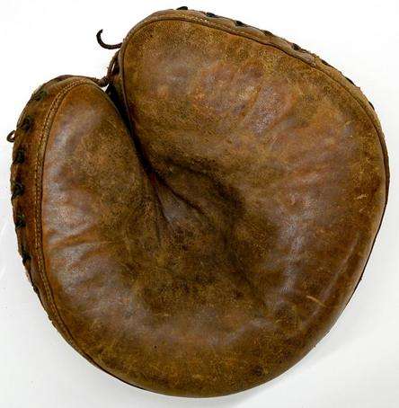 Victor Catchers Mitt Front