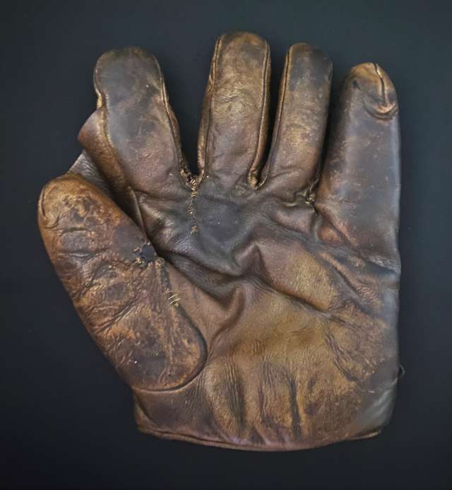 William Read & Sons Buckle Back Full Web Front