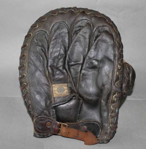 William Read & Sons Fielders Mitt Back