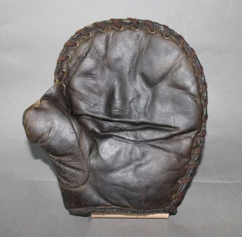 William Read & Sons Fielders Mitt Front