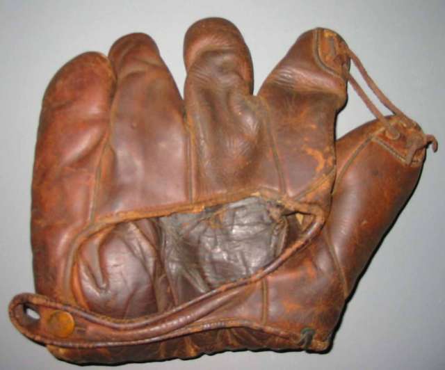 Rogers Hornsby Wilson 648 Back
