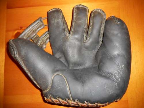 Andy Pafko Wilson A2080 Outward Seams Front