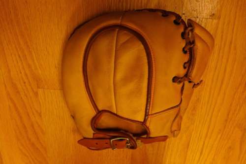 Phil Todt Wilson 562 Basemitt Back