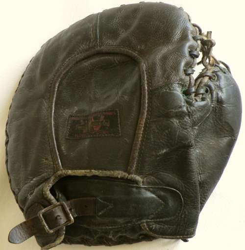 Thomas E. Wilson Basemitt Back