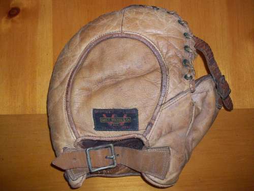 Thomas E. Wilson Buckle Web Basemitt Back