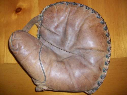 Thomas E. Wilson Buckle Web Basemitt Front