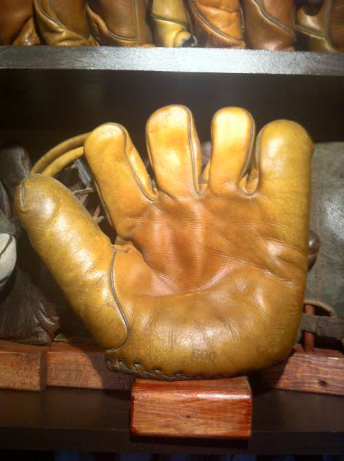 Carl Hubbell Wilson 600 Front