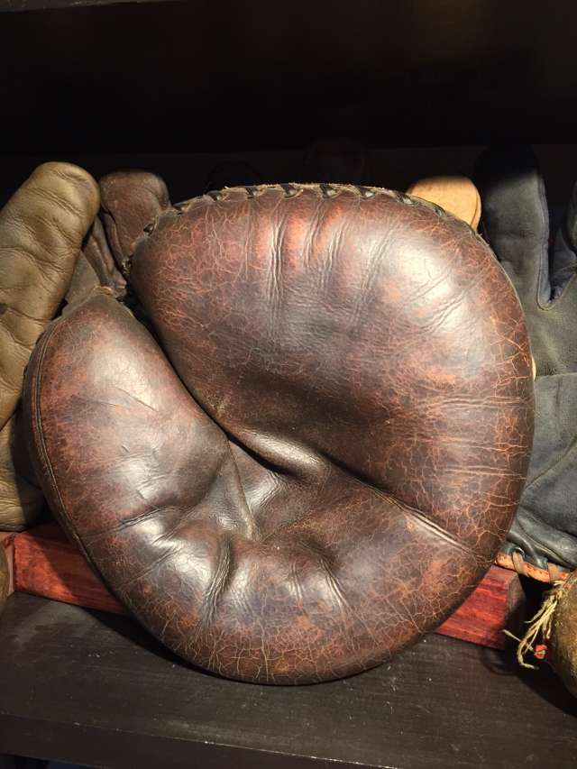 Bob O'Farrell Wilson-Western Catchers Mitt Front