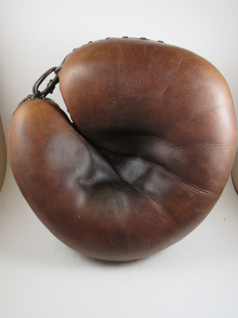 Thomas E. Wilson 500 Catchers Mitt Front