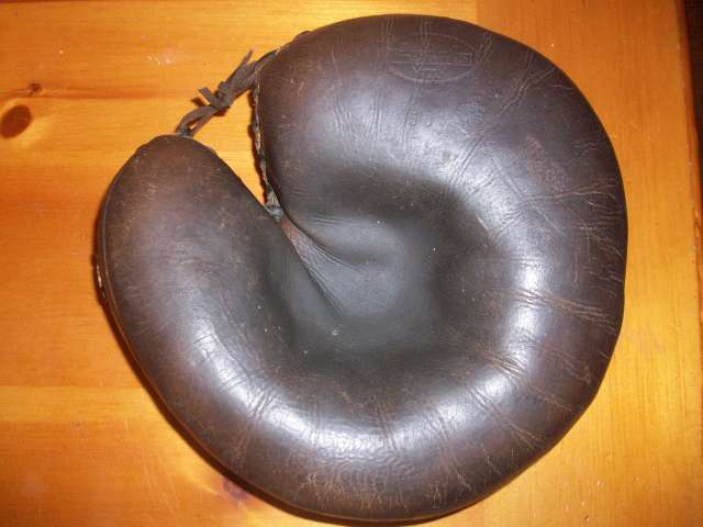 Thomas E. Wilson 501 Catchers Mitt Front
