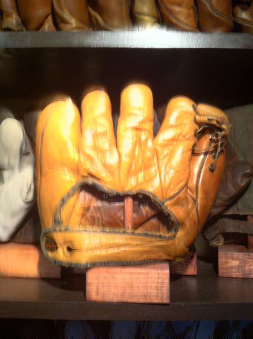 Enos Slaughter Wilson 651 Back