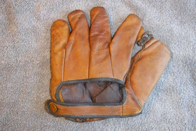 Heinie Schuble Wilson K337 Back