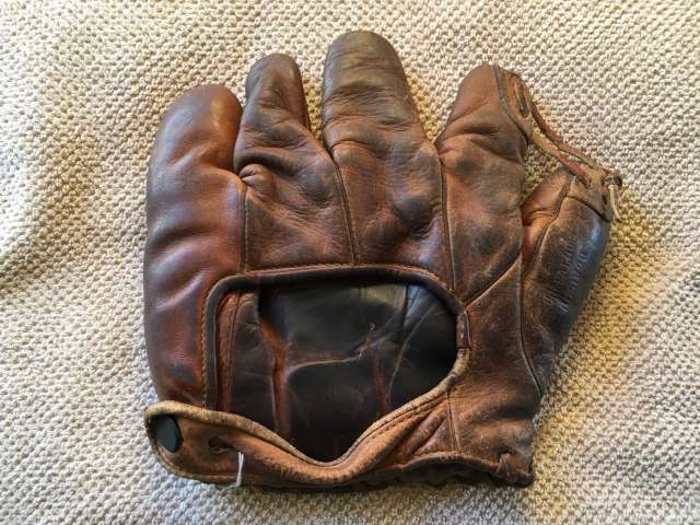 Rogers Hornsby Wilson 648M Back