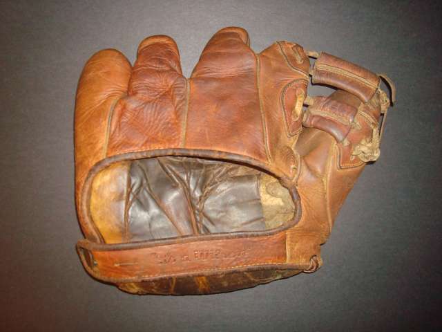 Sarge Connally Wilson Stubby Finger Back