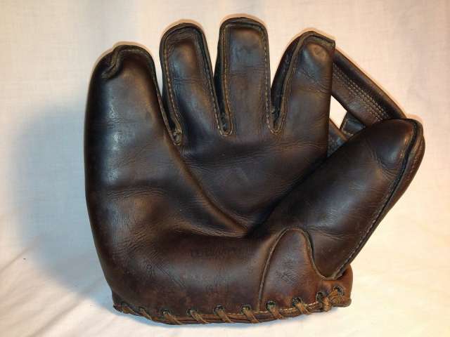 Wilson 601 Outward Seams Lefty Front