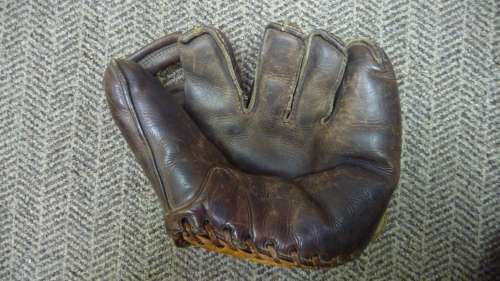Wilson 601L Outward Seam Glove Front