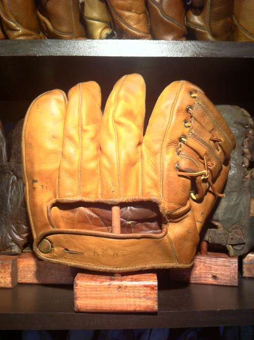 Wilson 609 Pitchers Model Back