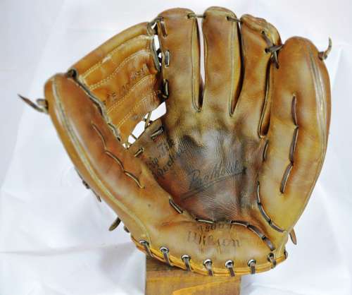 1958 Wilson A2000 Front