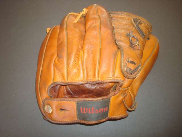 Wilson A2030 Ball Hawk 4 Back