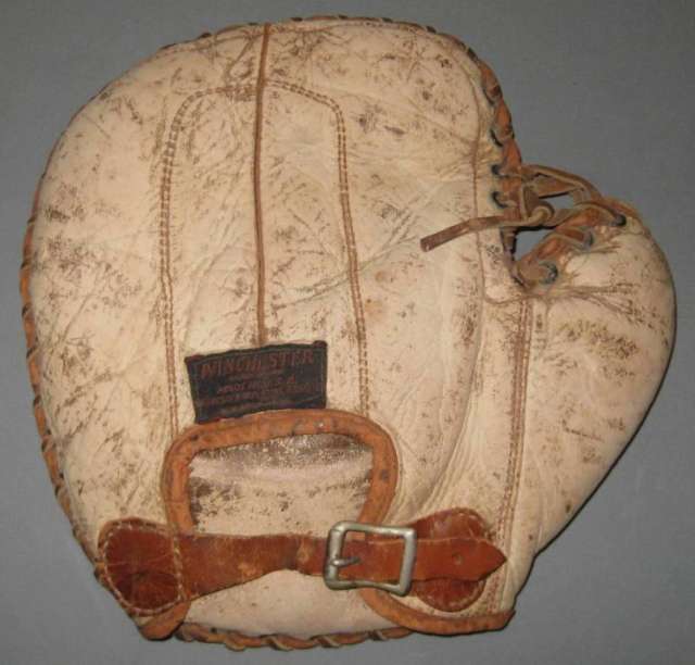 Winchester Buckle Back Basemitt Back