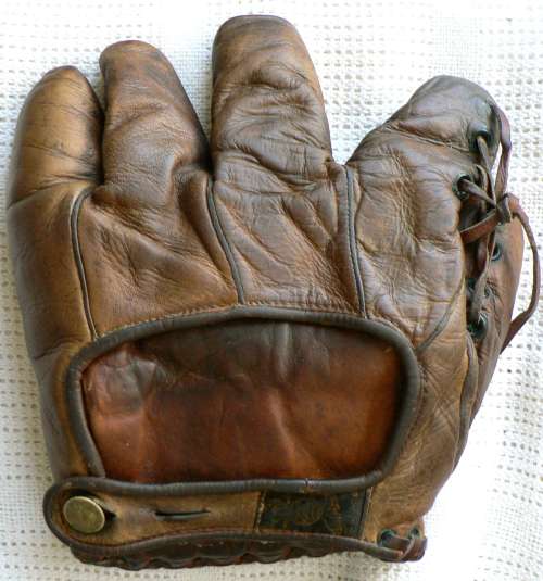 Wright & Ditson Glove Back